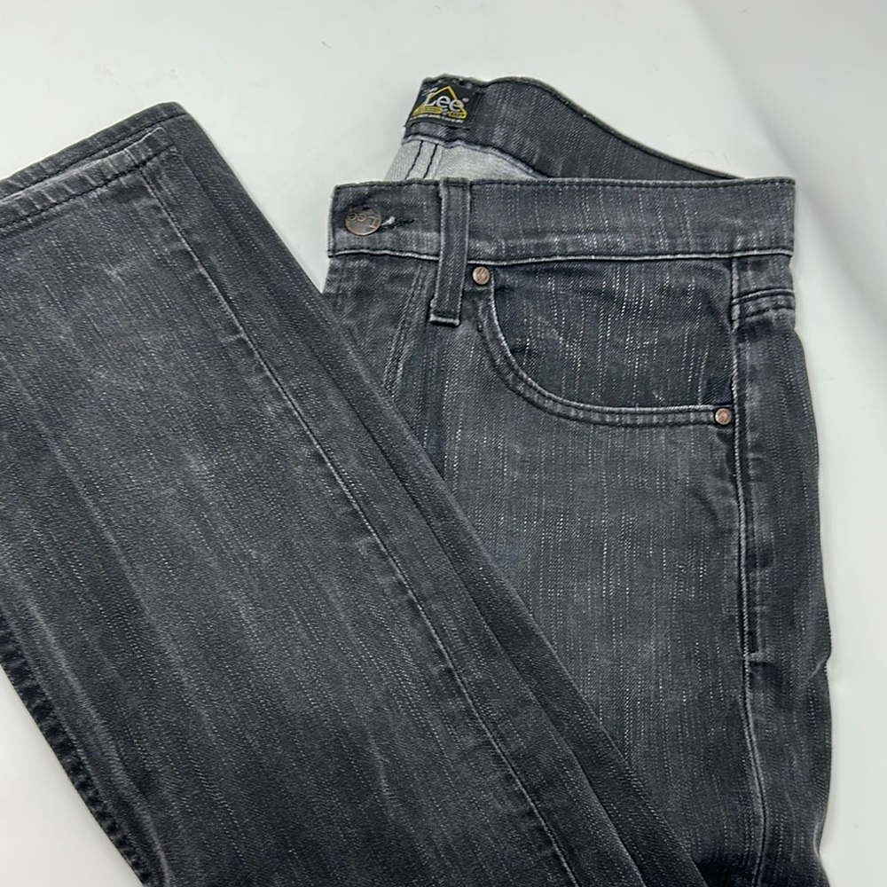 Lee Black Relaxed Fit Jeans with Classic Style